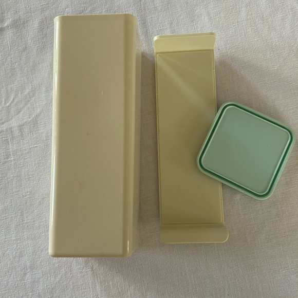 Tupperware cheese holder - Picture 1 of 4